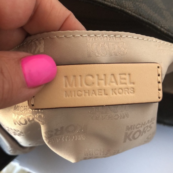 ❌SOLD❌Michael Kors Shoulder Bag. - Picture 11 of 17